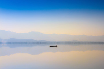 Obraz na płótnie Canvas Calmness Lake in sunset
