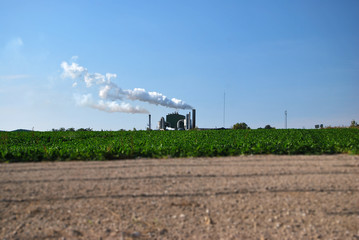 Usine et fum&eacute;e