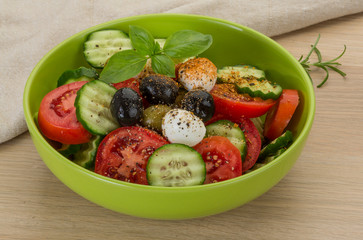 Salad with mozzarella and tomatoes