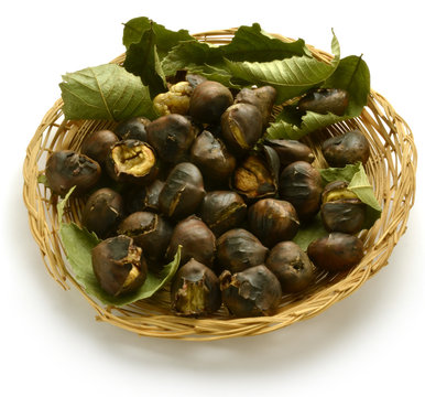 Cast&aacute;in r&oacute;sta Caldarroste Roasted chestnuts Paahdetut kastanjat