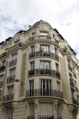 Fototapeta na wymiar Immeuble du quartier d'Auteuil à Paris