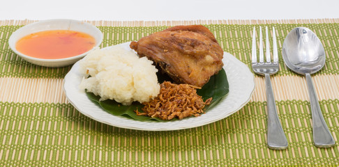 Fried Chicken with onion and Sticky rice