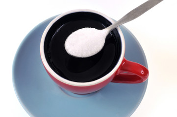Une cuillère de sucre dans le café