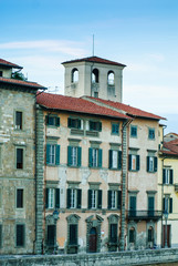 Fototapeta na wymiar Veduta dei Lungarno Pacinotti di Pisa, Italia