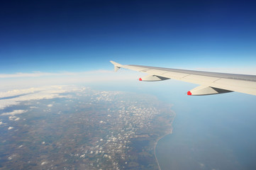 Blick aus dem Flugzeug auf Ärmelkanal