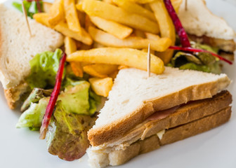 Sandwich with bacon