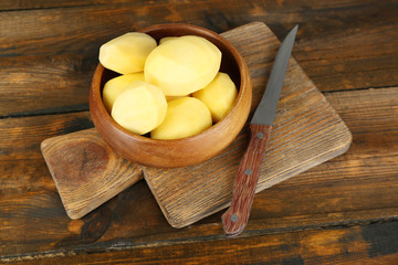 Fototapeta na wymiar Raw peeled potatoes in bowl