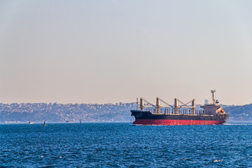Obraz premium Ship sails Bosphorus