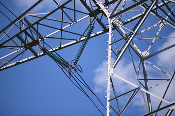 ligne électrique moyenne tension pylone