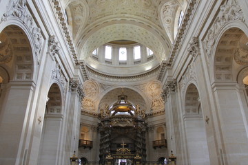 Eglise du Val-de-Grâce à Paris  © Atlantis