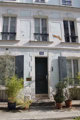 Fototapeta na wymiar Maison de la rue Crémieux à Paris