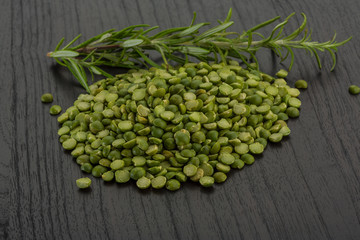 Dry green peas