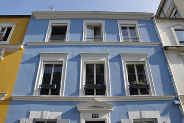 Maison bleu, rue Crémieux à Paris