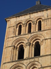 Fototapeta na wymiar Iglesia de San Esteban en Segovia