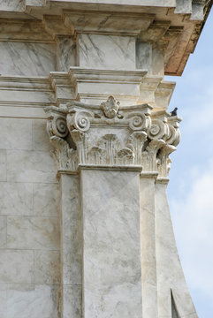 Lesena, dettaglio capitello ionico e volute, architettura