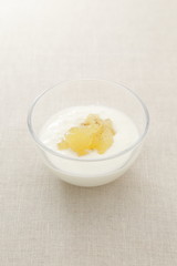 ヨーグルトのりんごジャムがけ