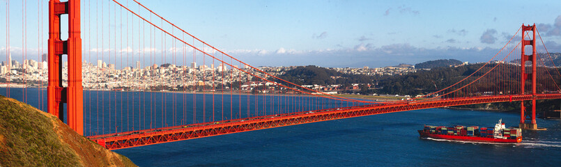 Golden gate bridge and a container ship - obrazy, fototapety, plakaty
