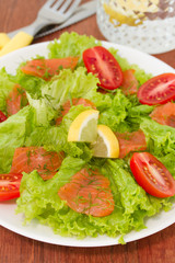 salad with smoked salmon and tomato cherry