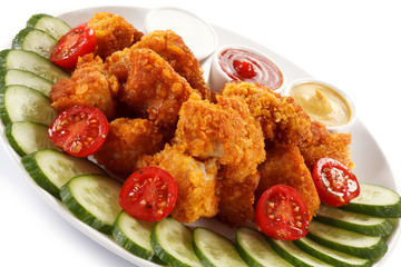 Grilled chicken nuggets and vegetables