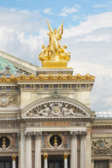Fototapeta na wymiar The Opera Garnier golden statue in Paris