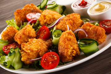 Grilled chicken nuggets and vegetables