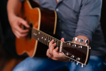 Obraz na płótnie Canvas Playing acoustic guitar