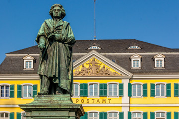 6506 Bonn - Beethovendenkmal  mit alter Post