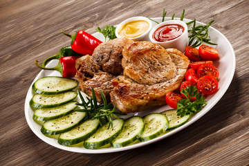 Grilled steak and vegetable salad