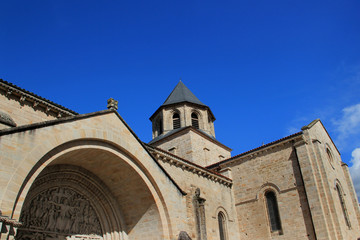 Fototapeta na wymiar Abbatiale Saint-Pierre de Beaulieu-sur-Dordogne.