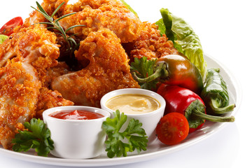 Grilled chicken nuggets and vegetables