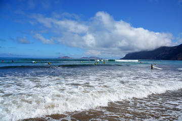 practicando surf