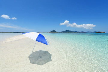 透明に輝く美しい南国の海