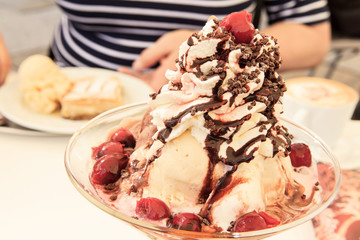 Schwarzwälder Eisbecher