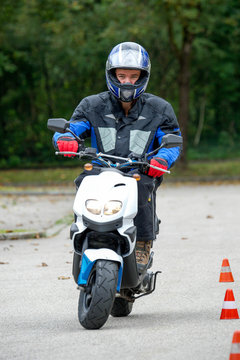 Fahrunterricht mit Roller