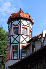 башня с окнами