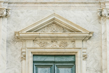 Frontone decorazione, fregio, scultura, Pisa © Andreaphoto