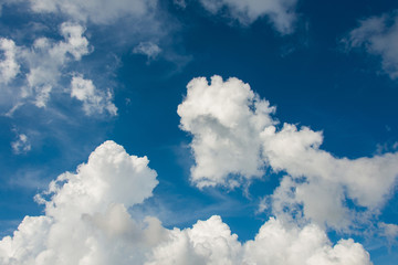 Obraz premium Cloudscape of bright blue sky