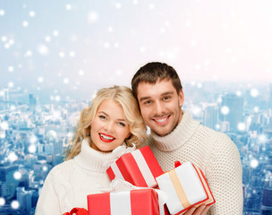 Obraz na płótnie Canvas smiling man and woman with presents