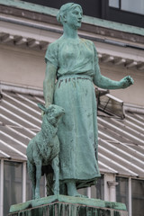 Obraz premium standbeeld lente of herderin Kruidtuin Brussel