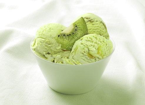 Ice Cream kiwi in the ceramic cup