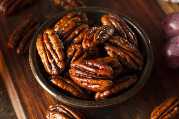 Homemade Candied Pecans with Cinnamon - obrazy, fototapety, plakaty