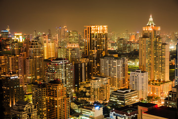 Fototapeta na wymiar Bangkok skyline by night