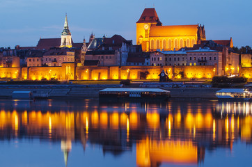 Torun (Poland) at night. The cathedral. View from Vistula river - 70746992