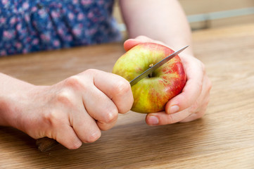 Cutting Apple