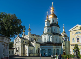 Fototapeta na wymiar Покровский мужской монастырь в Харькове