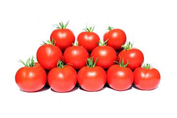 Few red tomatoes