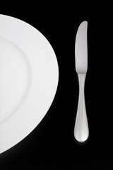 Teller und Messer (schwarz)
