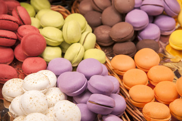 Obraz na płótnie Canvas candy colored macarons