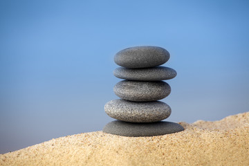 Fototapeta na wymiar tower of stones on the beach