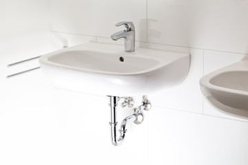 waschbecken montage abflussrohr